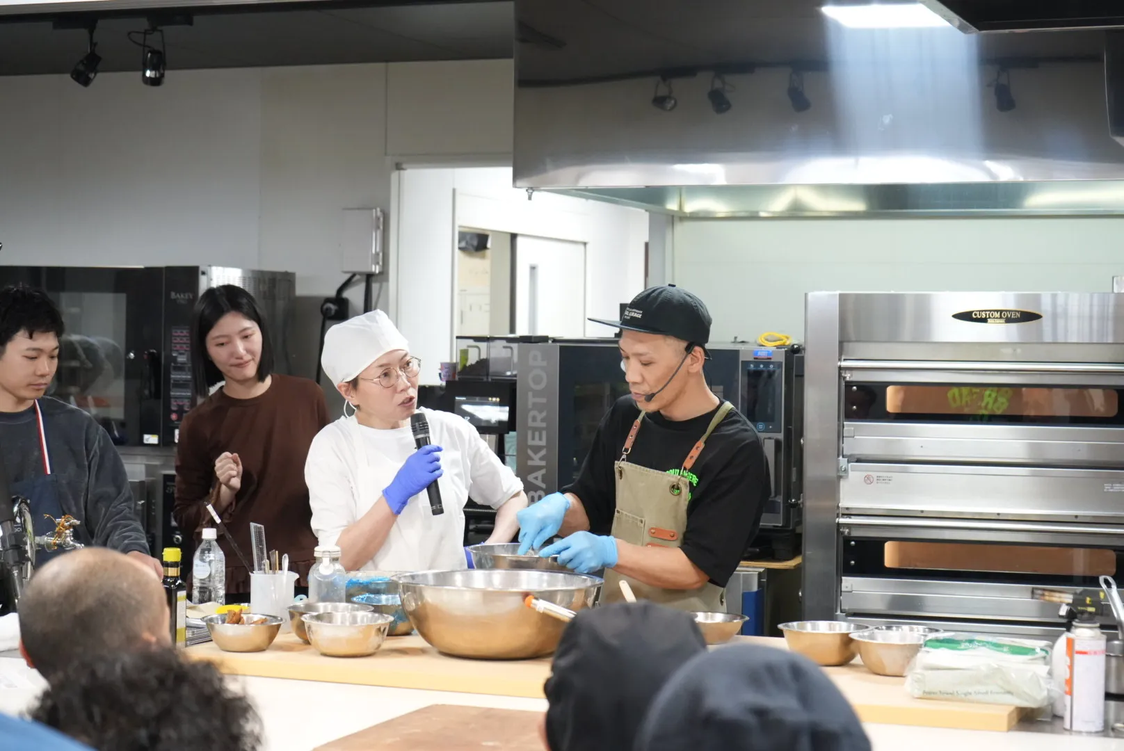 チクテベーカリー北村千里シェフ（写真左）