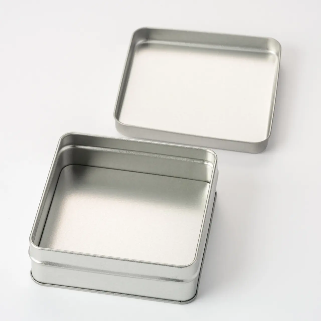 スクエア缶 サテンシルバー 60