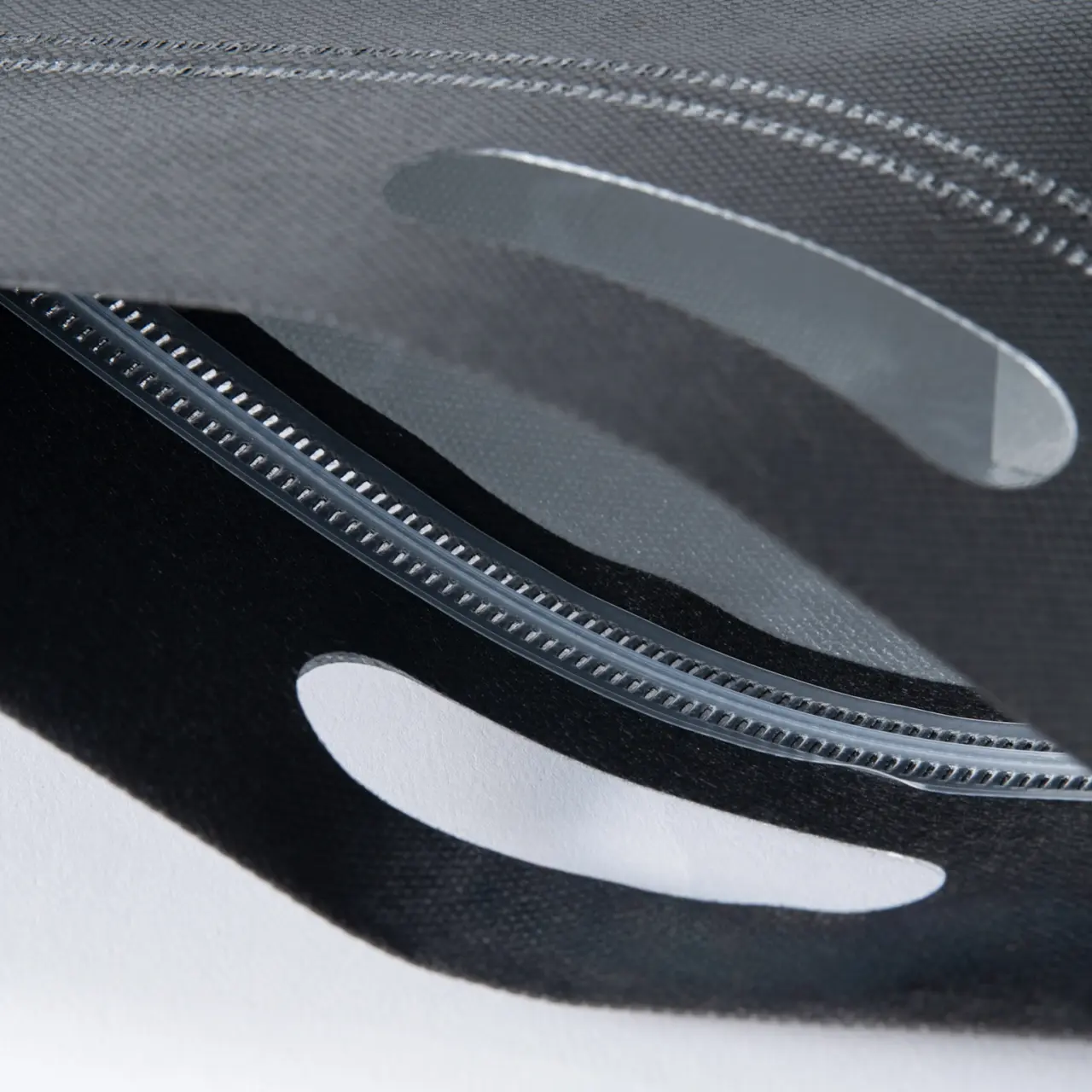 カラークールチャックシール小判抜 LC627 小 黒 200