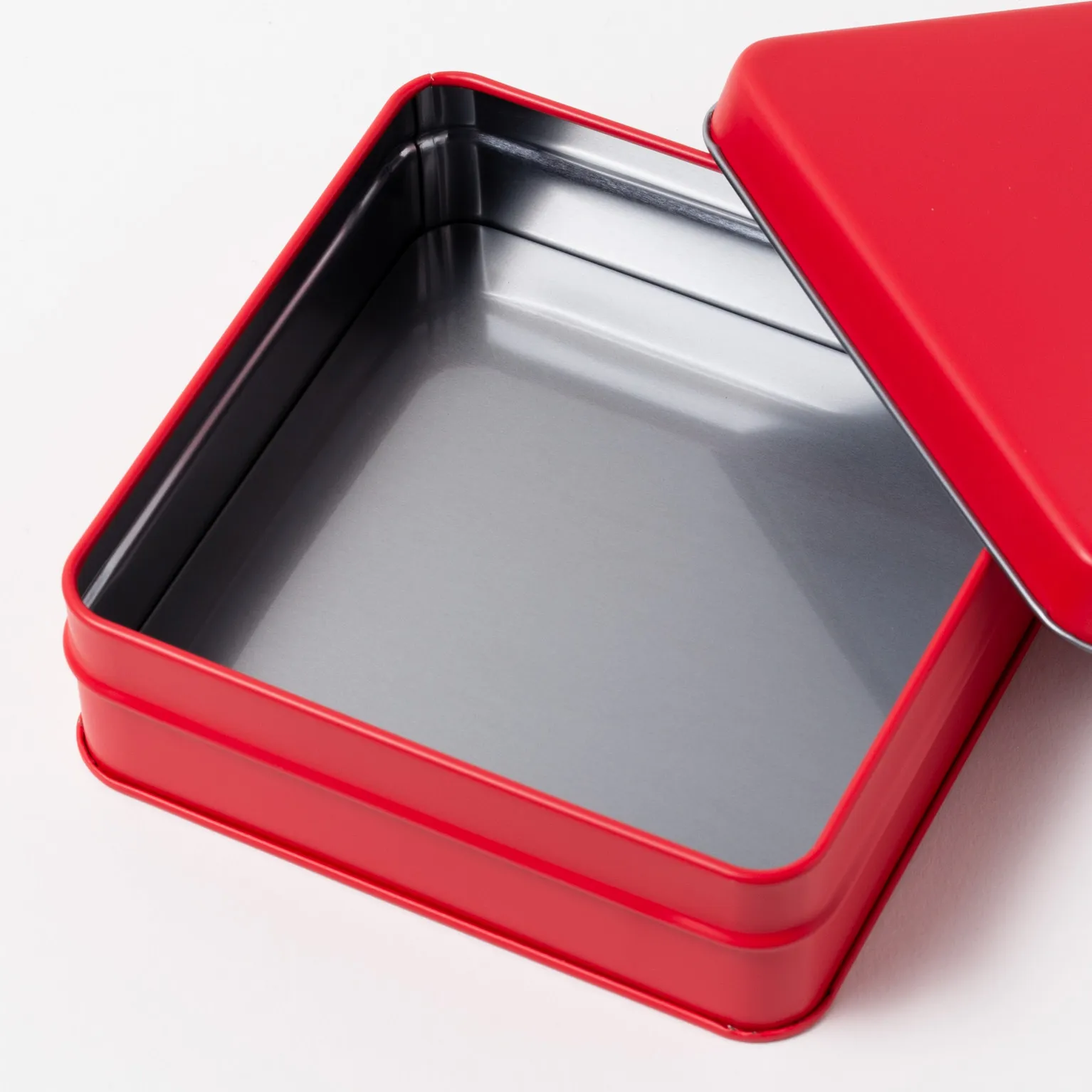 スクエア缶 ストロベリーレッド 60