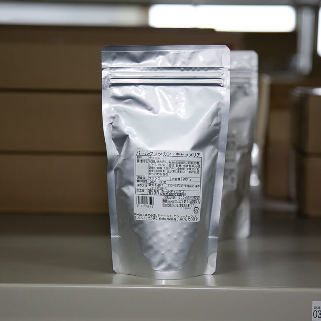 パール・クラッカン・キャラメリア 1kg : ヴァローナ / ヴァローナ